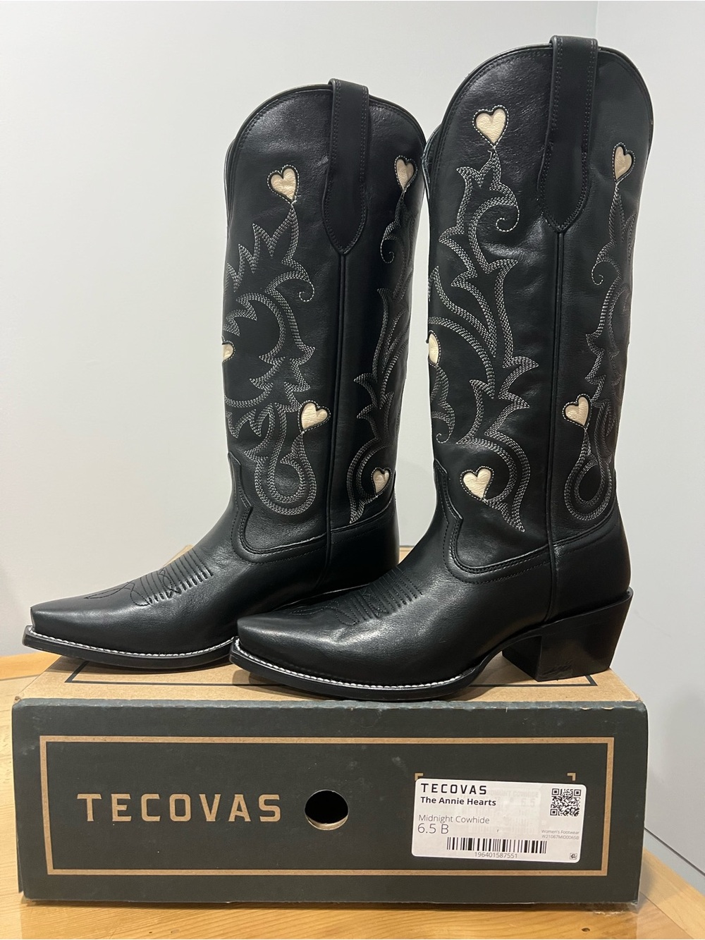 Tecovas the Annie hearts midnight Black Leather Cowgirl Boots